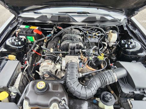 Used 2010 Ford Mustang Convertible RWD image 40