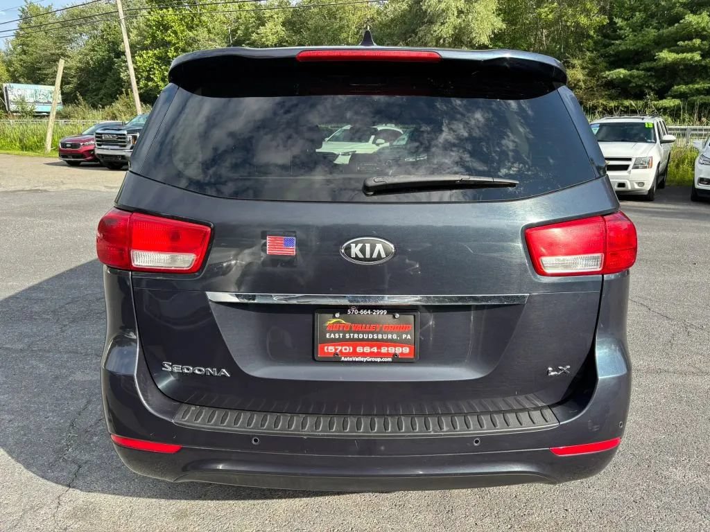 Used 2016 Kia Sedona LX w/ LX Essentials Premium Package FWD image 7