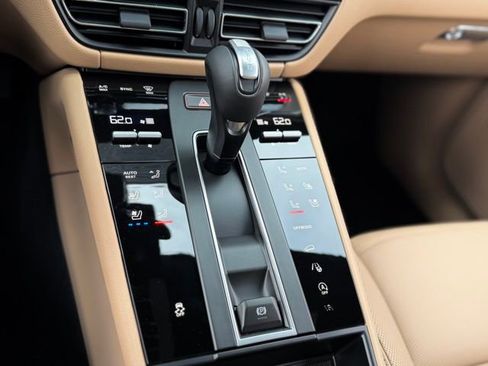 New 2026 Porsche Macan image 32