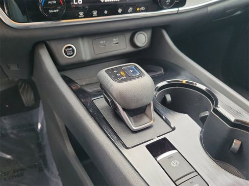 Certified 2021 Nissan Rogue SV image 22