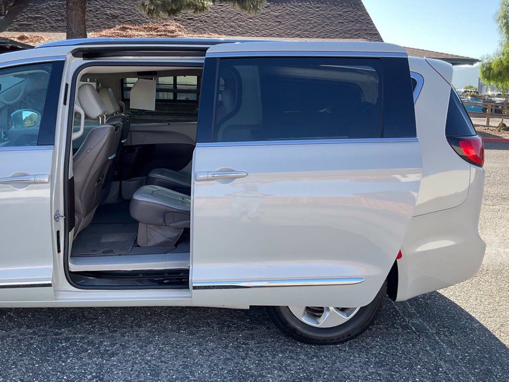 Used 2017 Chrysler Pacifica Touring-L Plus FWD image 18