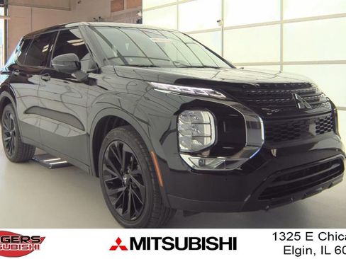 Used 2023 Mitsubishi Outlander SE Black Edition image 1