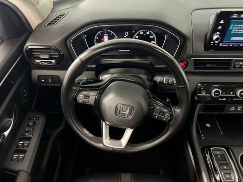 Used 2024 Honda Pilot Touring image 16