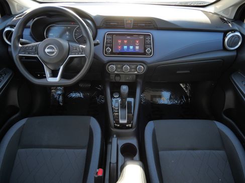 Used 2023 Nissan Versa SV image 10