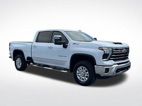Used 2025 Chevrolet Silverado 2500 LTZ w/ LTZ Convenience Package AWD/4WD image 9