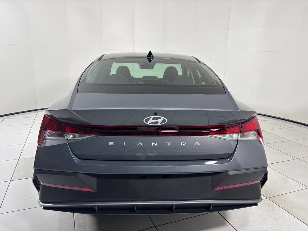 New 2026 Hyundai Elantra SE FWD image 4