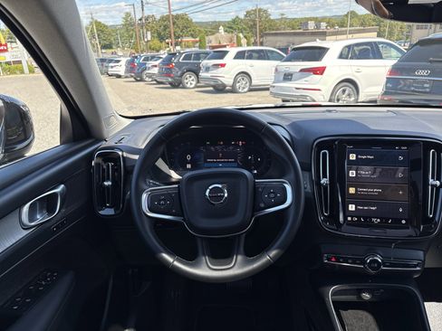 Certified 2025 Volvo XC40 B5 Plus image 9