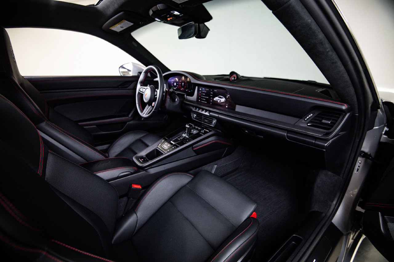 Certified 2025 Porsche 911 Carrera GTS RWD image 28