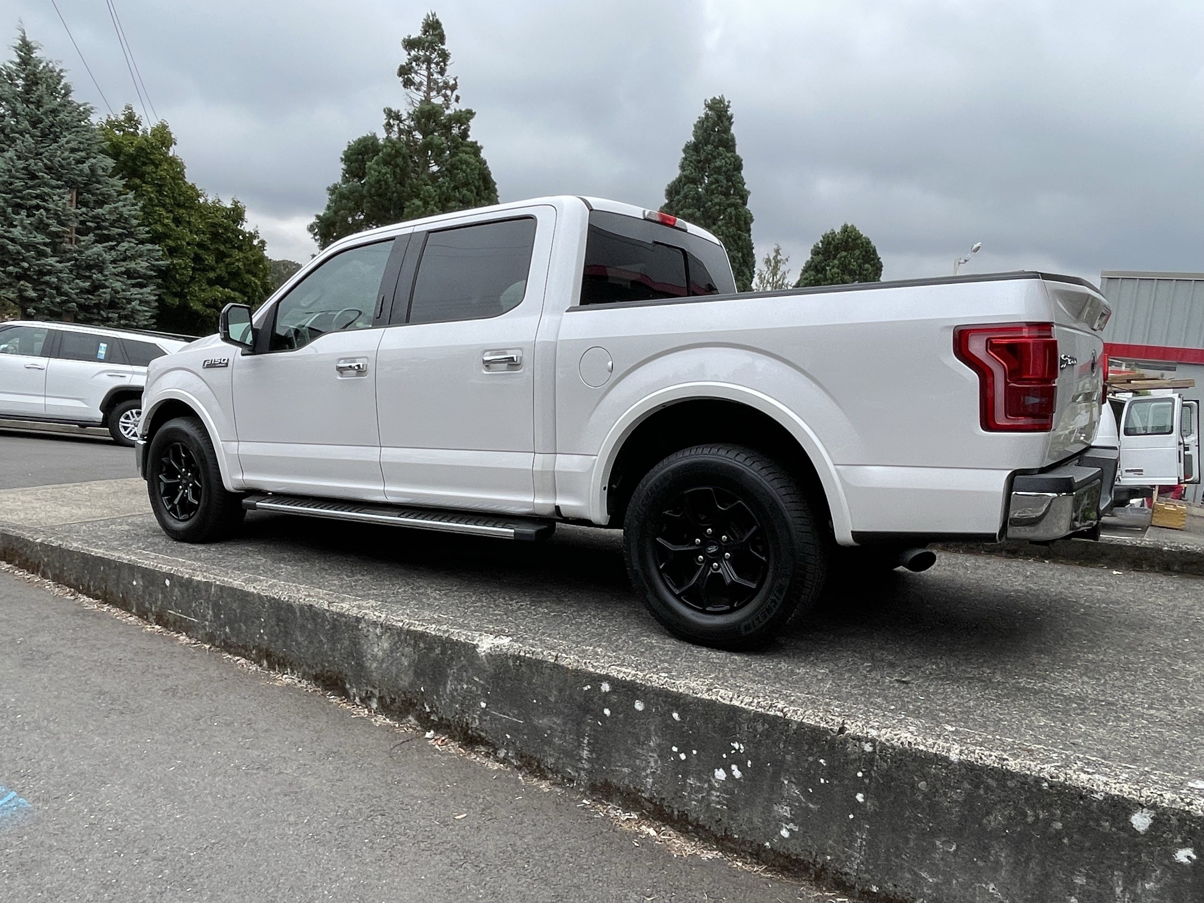 Used 2017 Ford F150 Lariat RWD image 5
