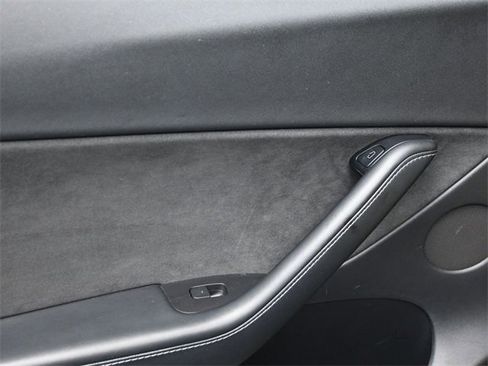 Used 2021 Tesla Model Y Long Range image 14