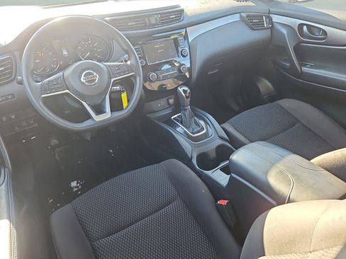 Used 2021 Nissan Rogue Sport S image 2