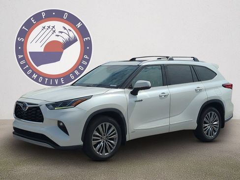 Used 2021 Toyota Highlander Platinum AWD/4WD image 2