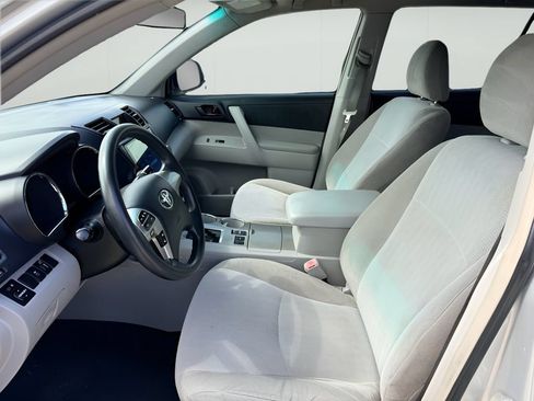 Used 2013 Toyota Highlander FWD image 9
