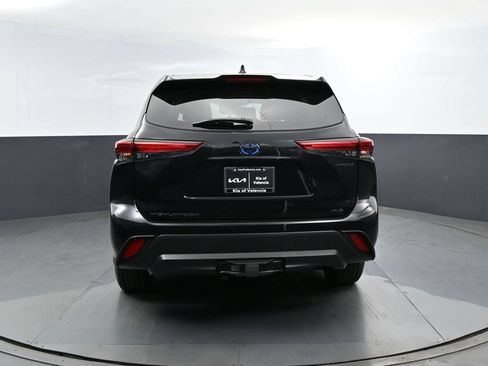 Used 2023 Toyota Highlander XLE FWD image 24