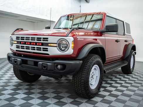 Certified 2025 Ford Bronco Heritage Edition AWD/4WD image 3