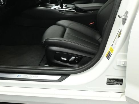 Used 2019 BMW 530e w/ Convenience Package RWD image 9