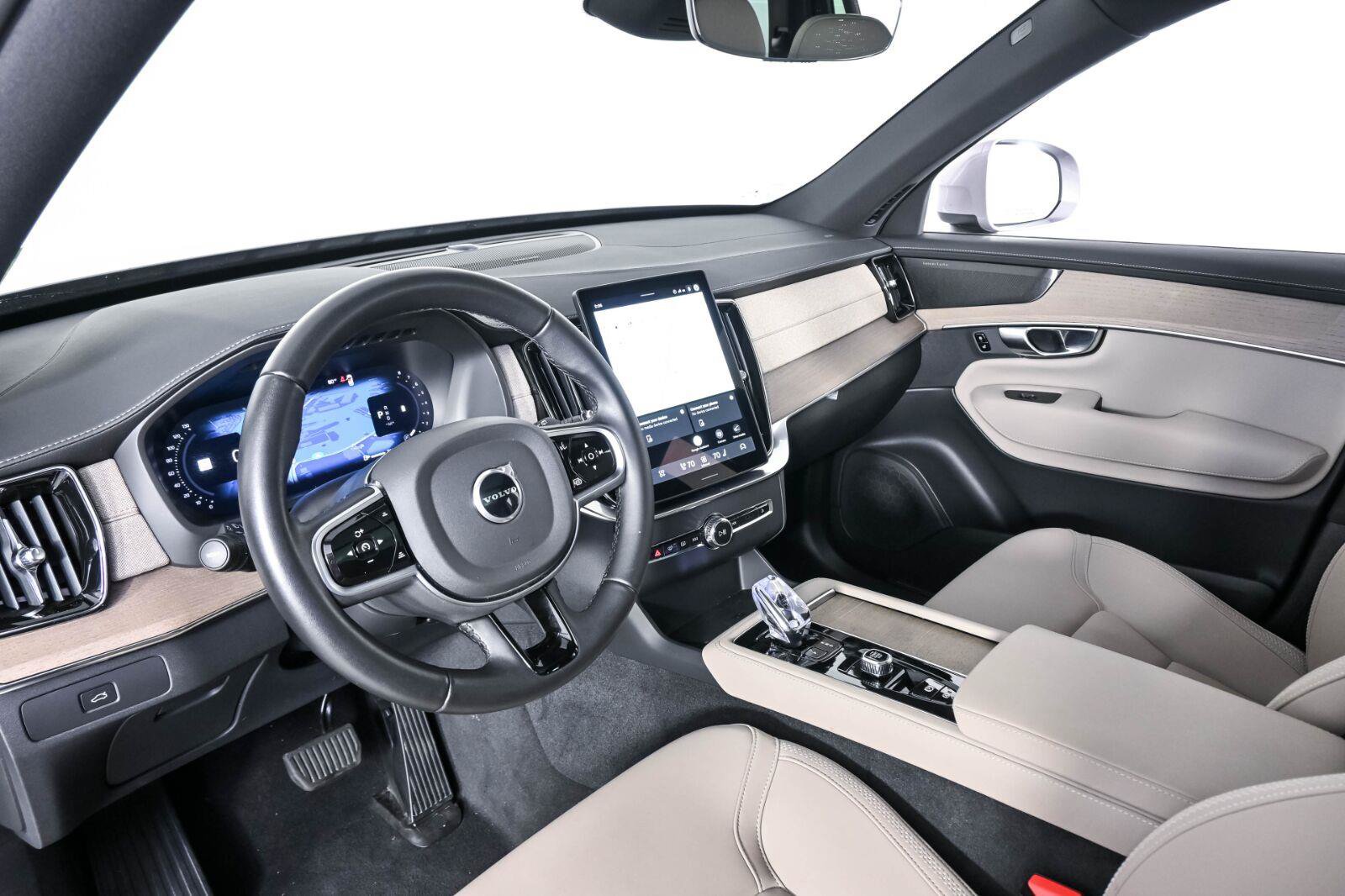 Certified 2026 Volvo XC90 B6 Plus AWD/4WD image 4