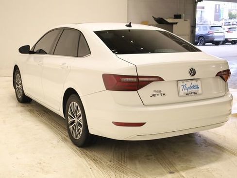 Used 2021 Volkswagen Jetta SE w/ SE Cold Weather Package image 6