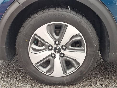 Used 2022 Kia Niro LX image 9