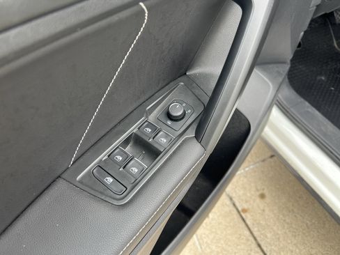 Certified 2023 Volkswagen Tiguan SE FWD image 14