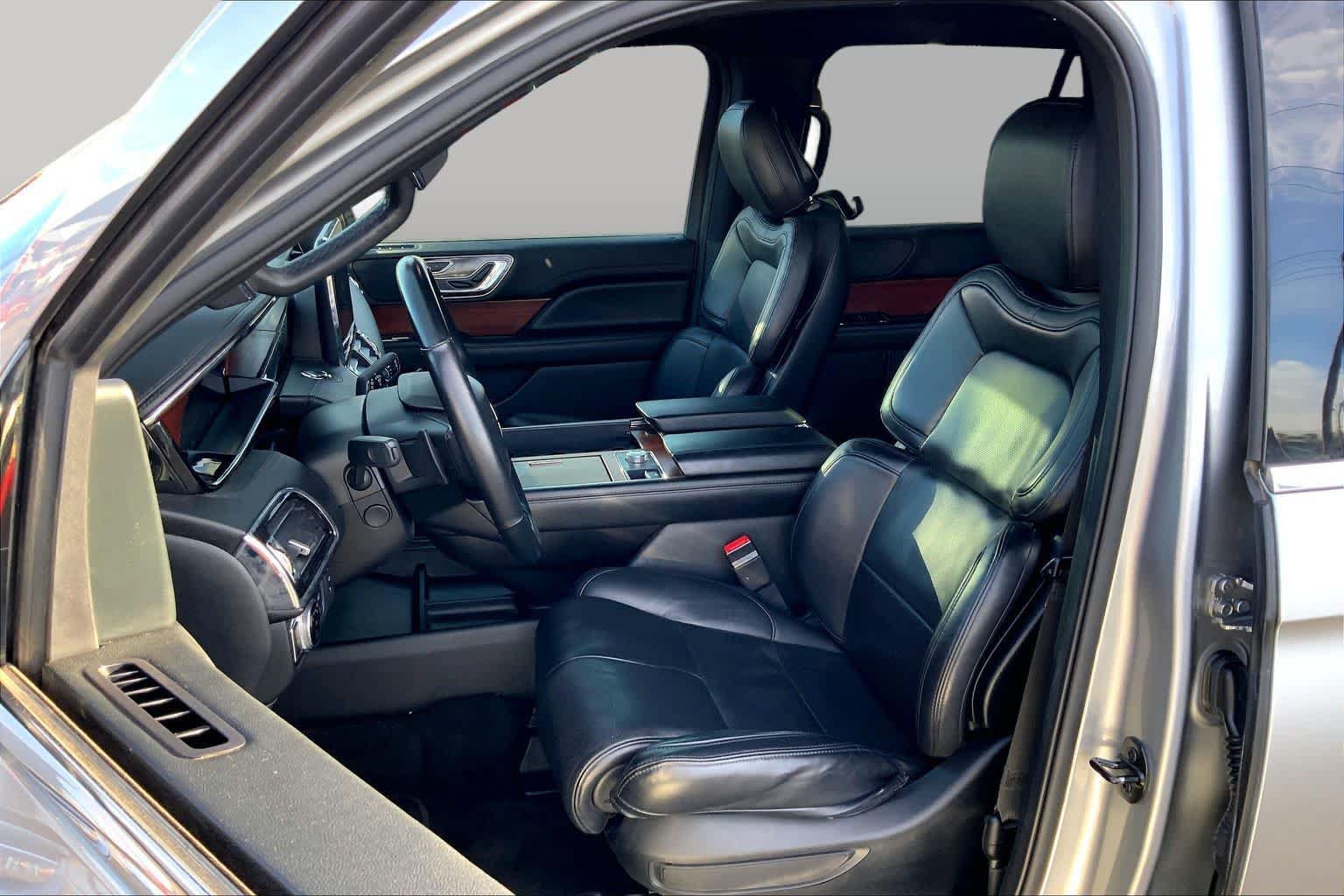Used 2021 Lincoln Navigator 4WD image 8