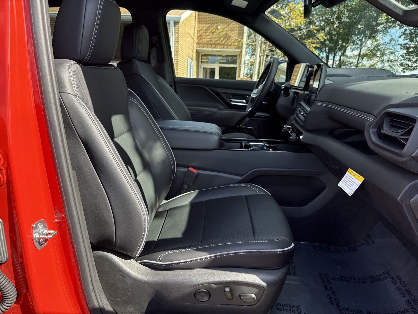 Used 2025 Chevrolet Silverado EV LT AWD/4WD image 25