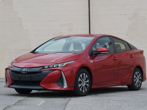Used 2021 Toyota Prius Prime XLE FWD image 1