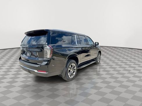 Used 2025 Chevrolet Suburban LT w/ Comfort Package AWD/4WD image 9