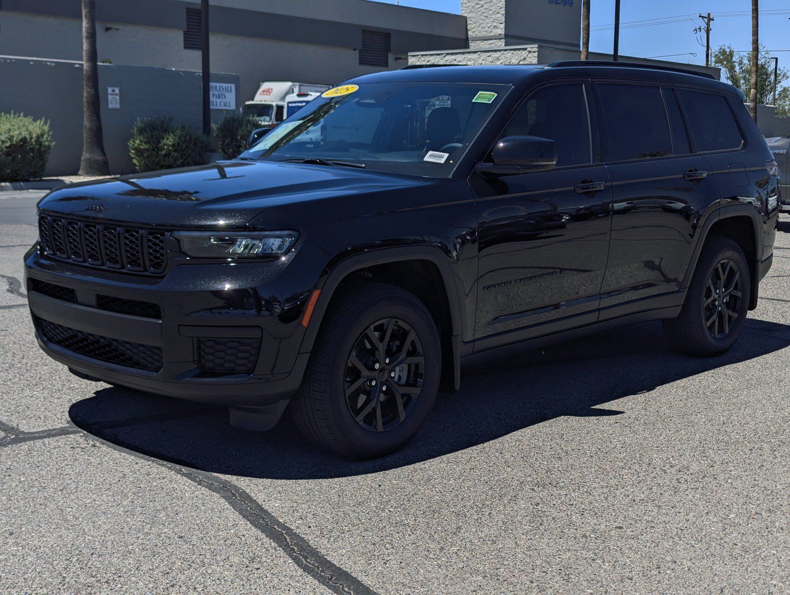 Used 2025 Jeep Grand Cherokee L Altitude AWD/4WD image 5