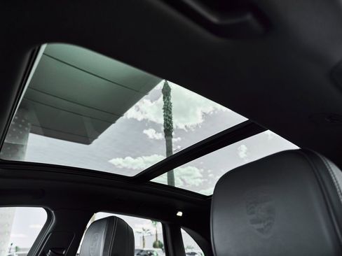 Used 2022 Porsche Macan S AWD/4WD image 32