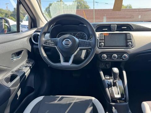 Used 2021 Nissan Versa SV FWD image 12
