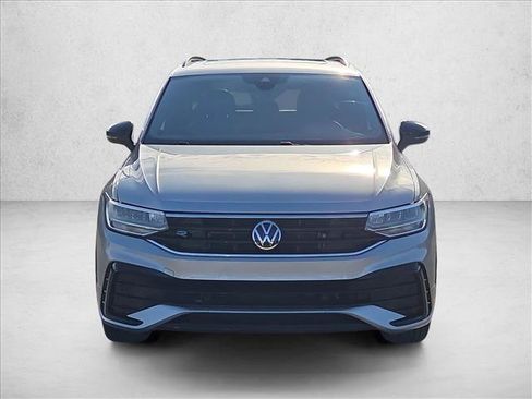 Used 2022 Volkswagen Tiguan SE R-Line FWD image 2