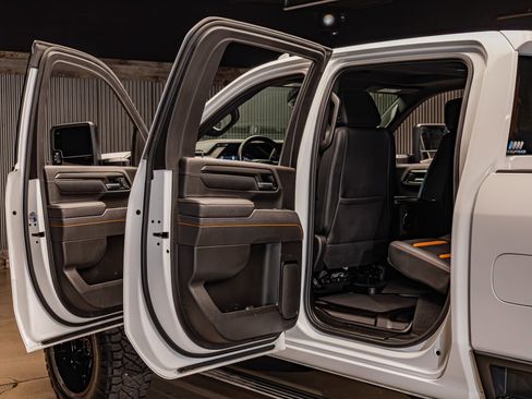 Used 2025 GMC Sierra 2500 AT4 image 31