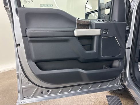 Used 2022 Ford F250 Lariat w/ Lariat Ultimate Package image 31