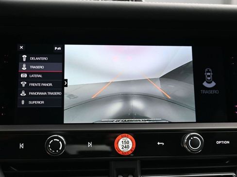 Used 2025 Porsche Macan image 9