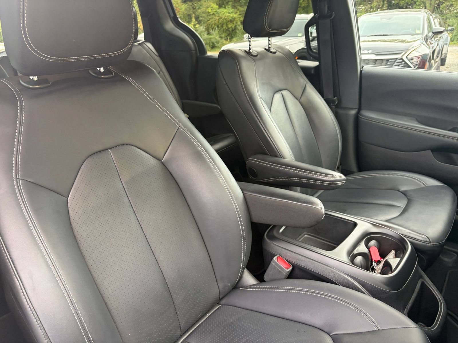 Used 2025 Chrysler Pacifica Select FWD image 38