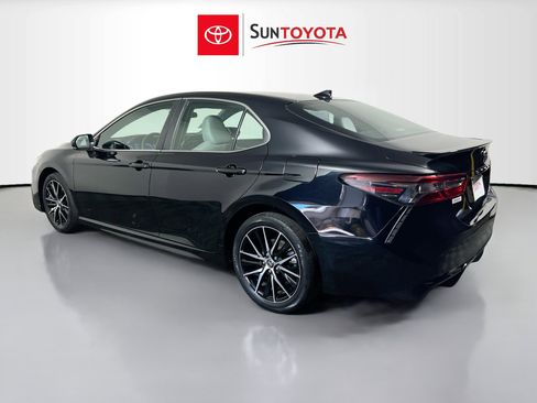 Used 2021 Toyota Camry SE image 6