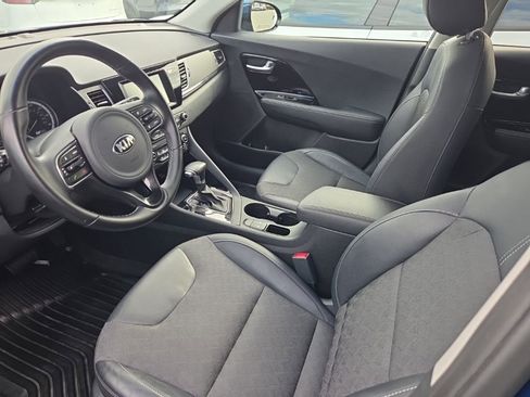 Used 2018 Kia Niro EX image 3