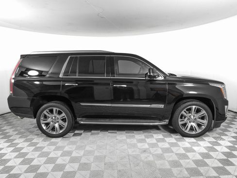 Used 2015 Cadillac Escalade Luxury image 4