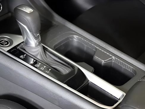 Used 2025 Nissan Sentra SV FWD image 11