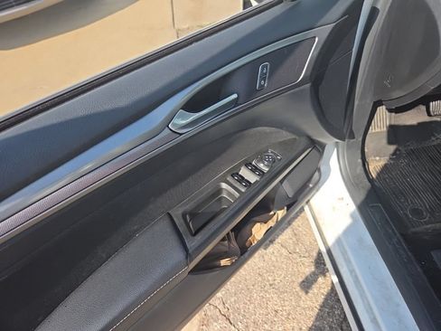 Used 2020 Ford Fusion SE FWD image 9