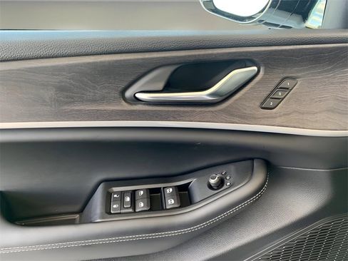 New 2025 Jeep Grand Cherokee L Limited w/ Black Appearance Package image 13