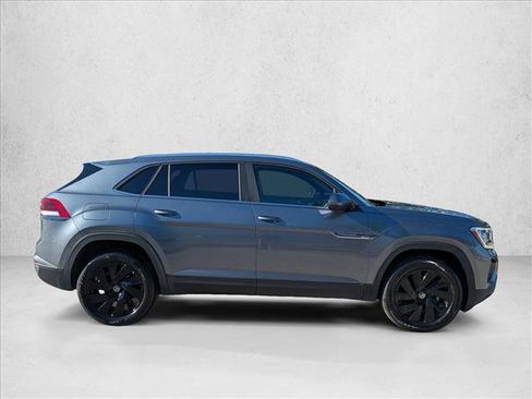 Used 2024 Volkswagen Atlas Cross Sport SE FWD image 4