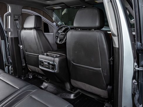 Used 2024 GMC Sierra 3500 Denali w/ Denali Reserve Package image 31