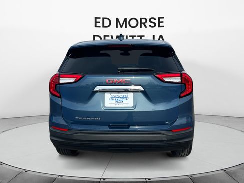 Used 2024 GMC Terrain SLE image 4