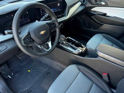 New 2025 Chevrolet Trax LT w/ Driver Confidence Package image 6
