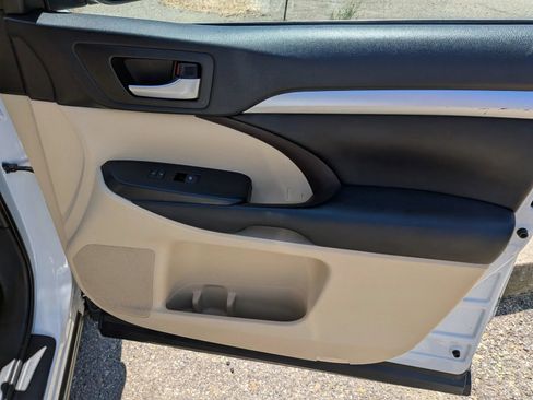 Used 2019 Toyota Highlander XLE AWD/4WD image 48