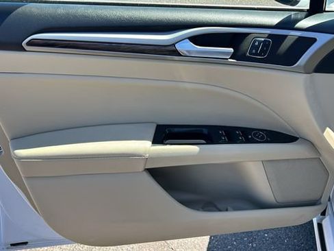 Used 2016 Ford Fusion Energi SE FWD image 16