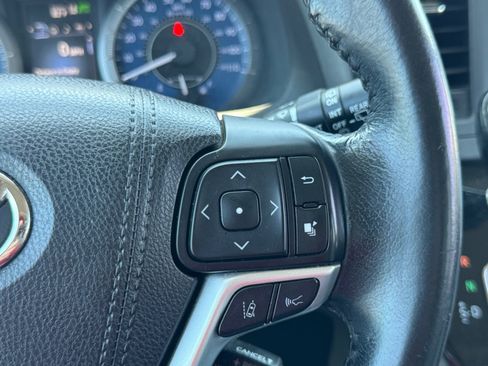 Used 2018 Toyota Sienna XLE w/ XLE Navigation Package FWD image 22