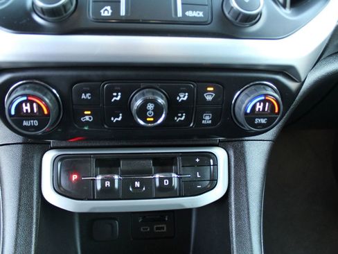 Used 2023 GMC Acadia SLT image 19